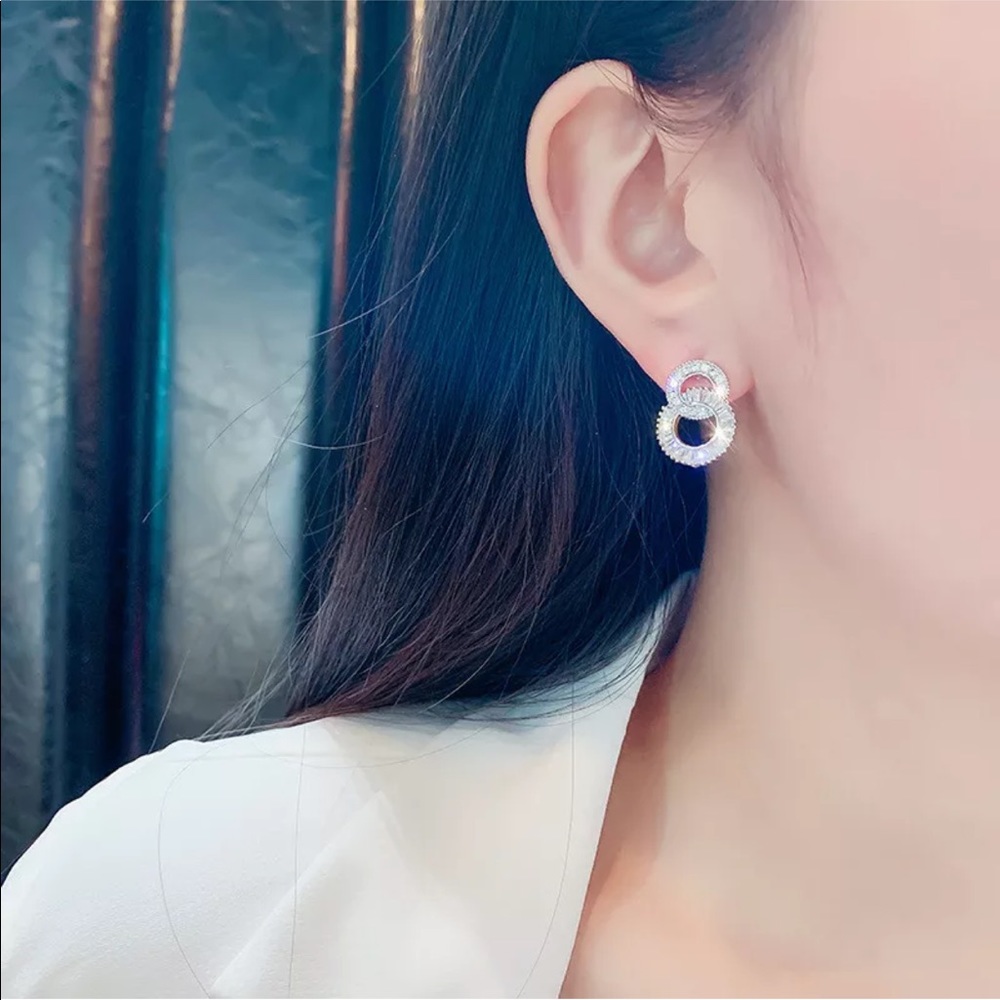 ❗️LAST ONE❗️925 Silver Diamond Cubic Zirconia Hoop Design Earrings - Picture 3 of 5